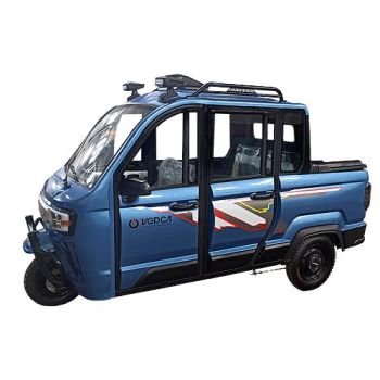 Confortable triciclo eléctrico azul, cerrado, de cuatro puertas, espacioso maletero, luces led y gran espacio. islagrande.com